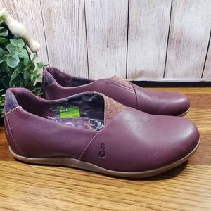 AHNU Women's 7 Red Solid Comfort Casual Flats EUC